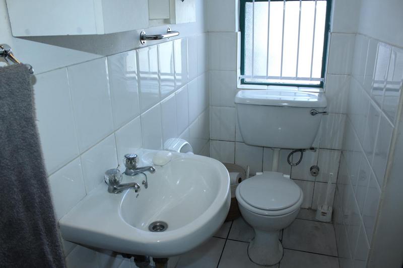 To Let 1 Bedroom Property for Rent in Oostersee Western Cape